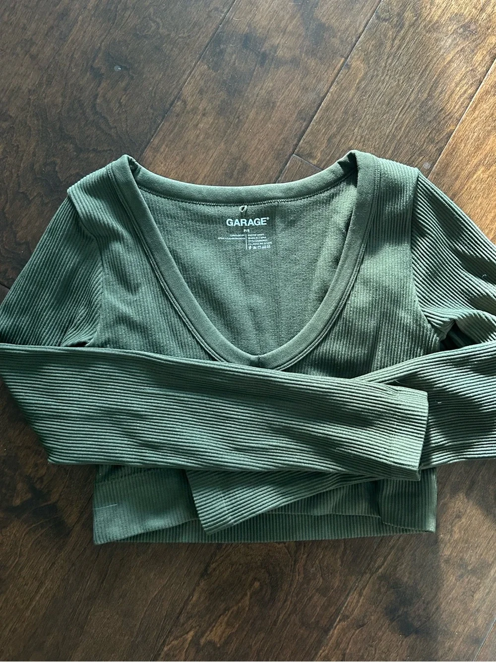 Garage Cropped Ribbed Scoop Neck Top - Picture 2 of 4